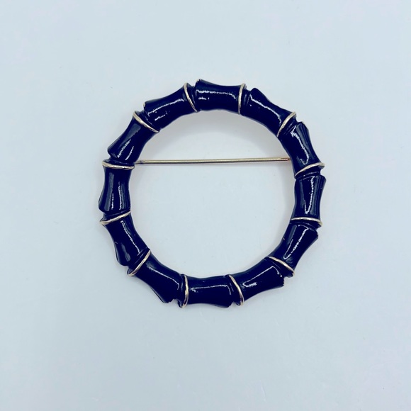 Vintage Kramer Signed Black Enamel Circle Brooch - Picture 1 of 6